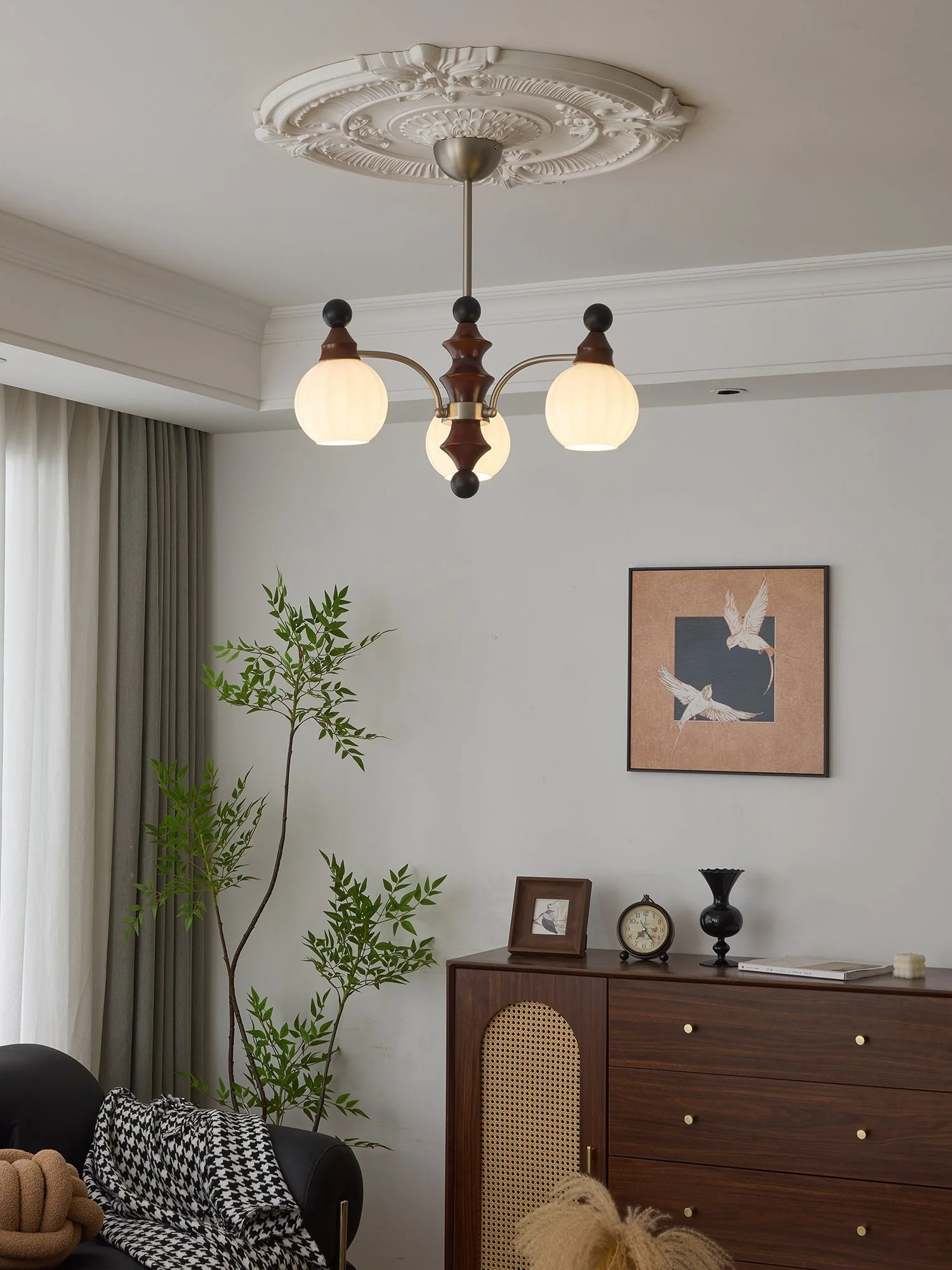 Zosilara Traditional Elegance Wood Chandelier - Image 3