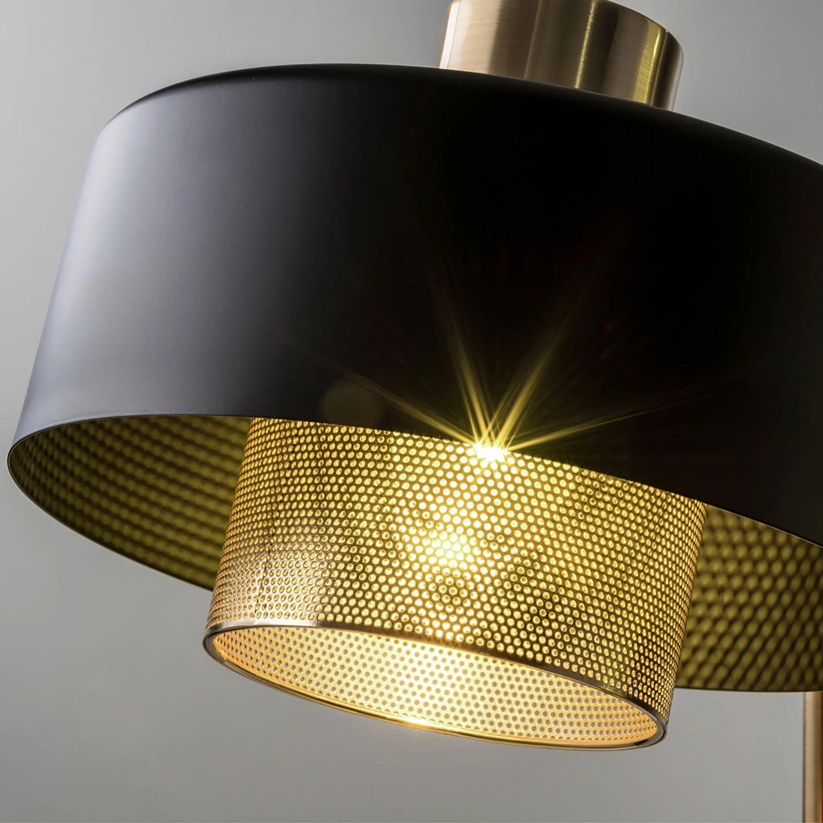 Zynthre Classic Industrial Pendant Lamp - Image 9